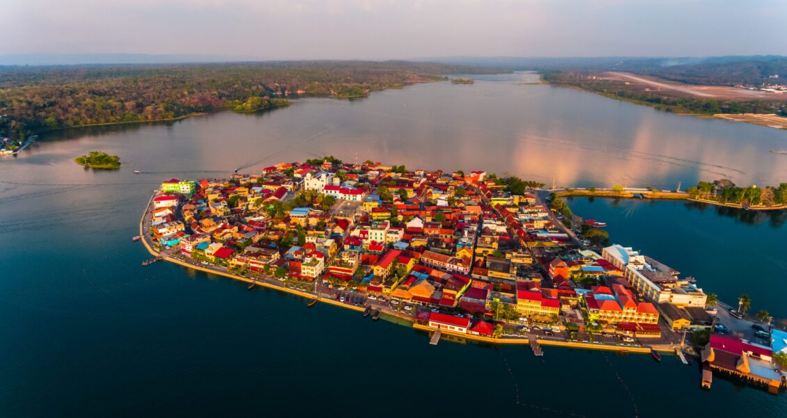 Isla de Flores, reconocido como Pueblo Pintoresco