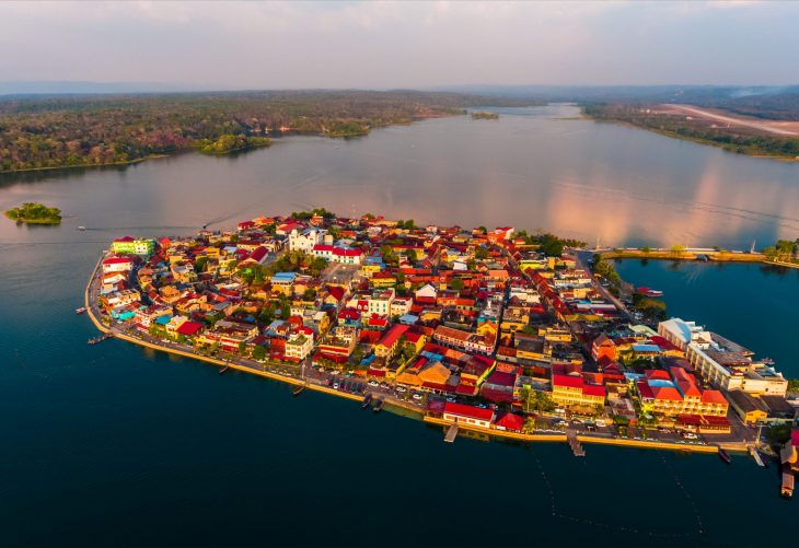 Isla de Flores, reconocido como Pueblo Pintoresco