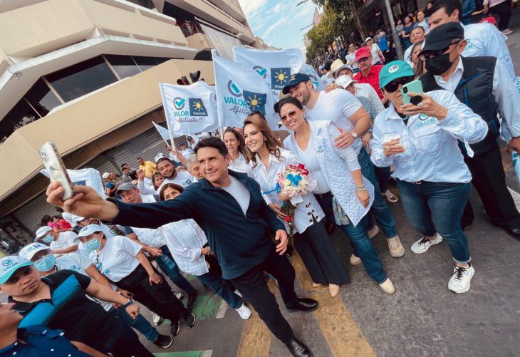 Ricardo Quiñonez y Zury Rios recorren las calles de Ciudad de Guatemala