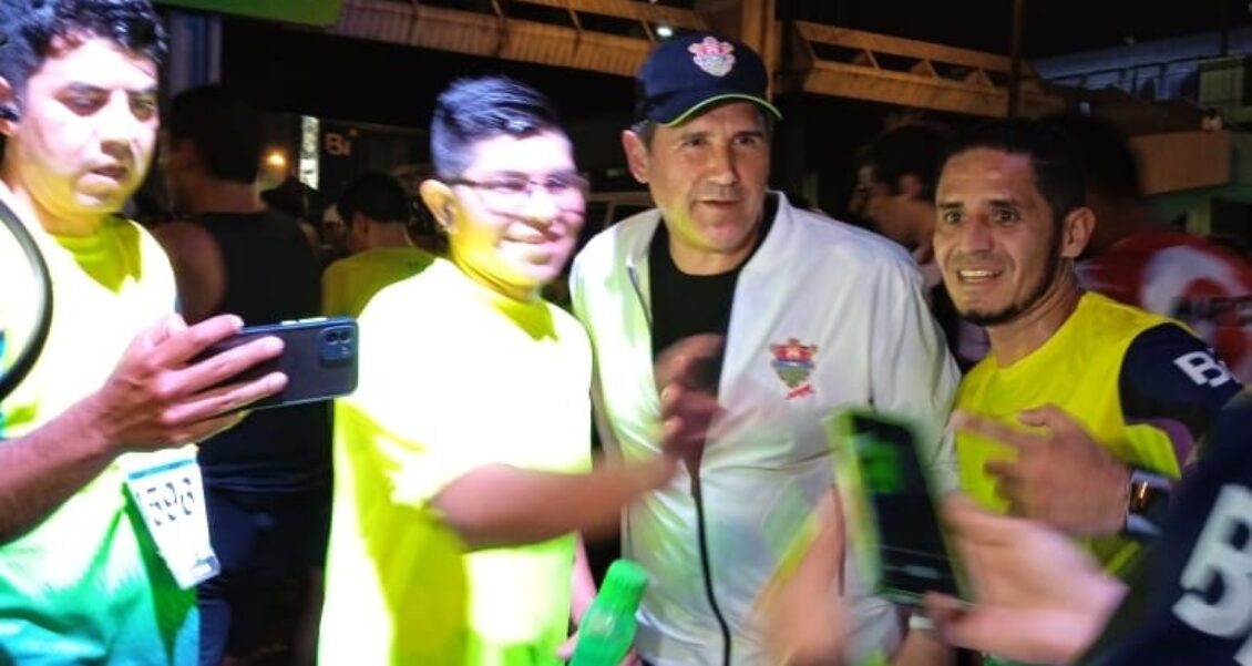 Noche de deporte y alegría en Ciudad de Guatemala, carrera nocturna