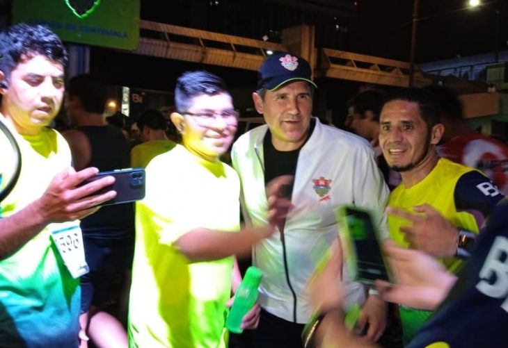Noche de deporte y alegría en Ciudad de Guatemala, carrera nocturna