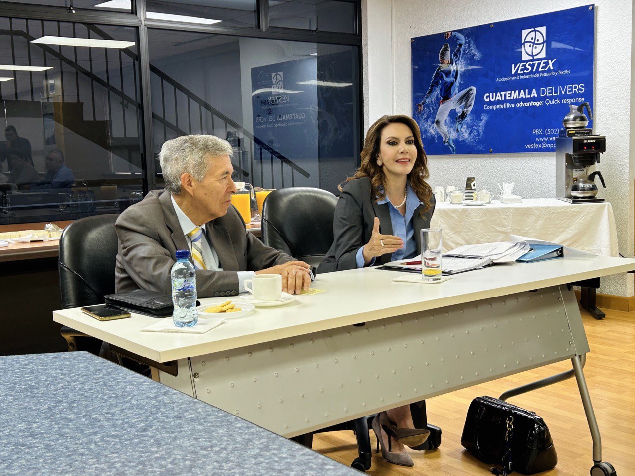 Zury Ríos busca generar 10,000 empleos al mes