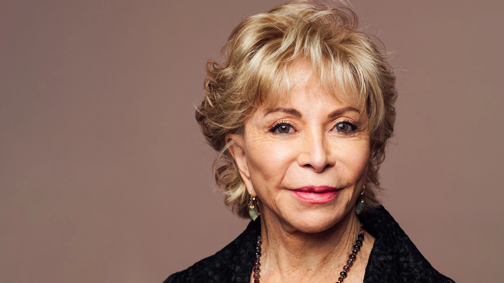 Isabel Allende está de regreso: Presenta su nueva novela “El viento conoce mi nombre”