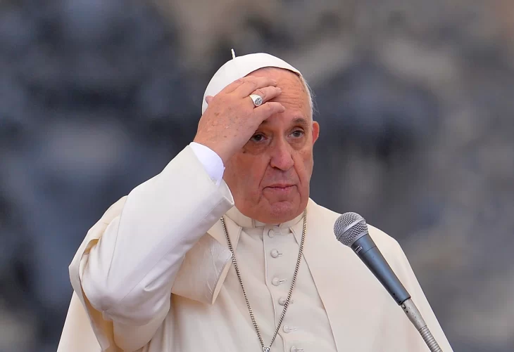 Papa Francisco sin poder respirar bien, después de su operación