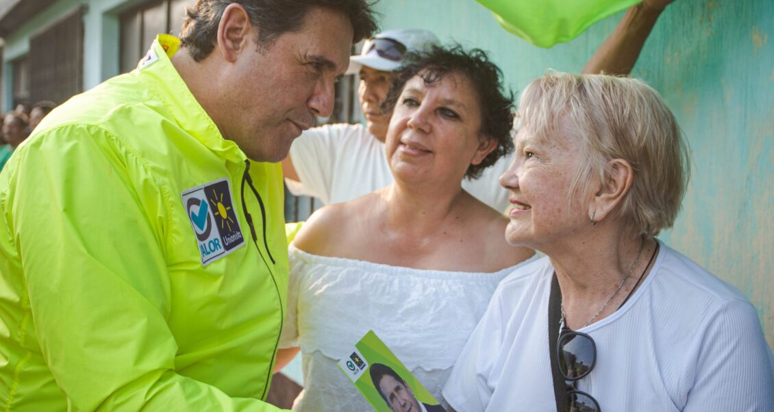 Ricardo Quiñónez se mantiene como líder en preferencias electorales