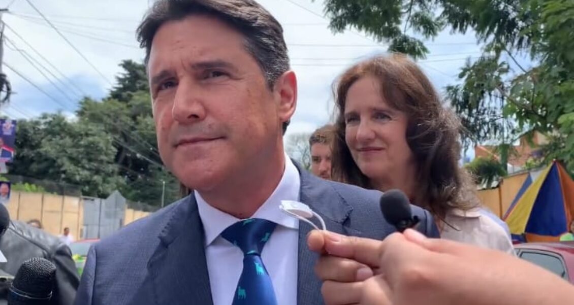 Ricardo Quiñonez, candidato de Valor Unionista, acude a votar