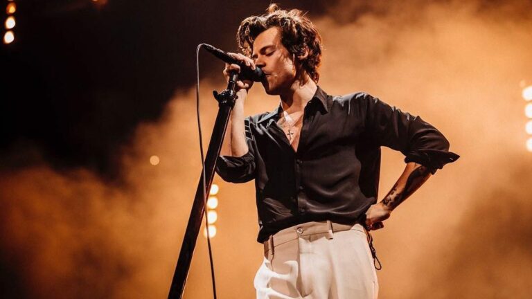 Agreden a Harry Styles: le lanzan objeto a la cara