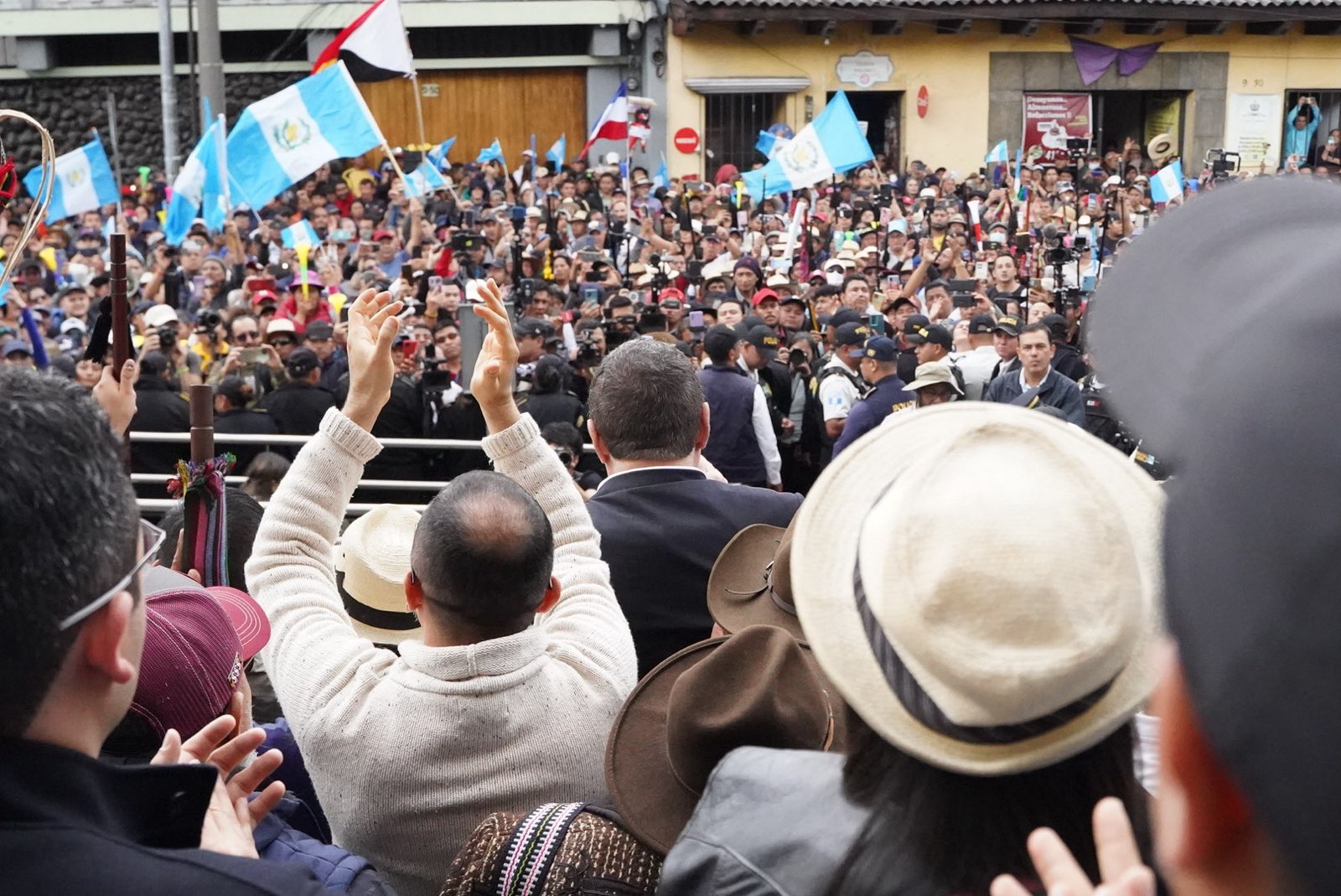 Bernardo Arévalo encabezó manifestación pacífica