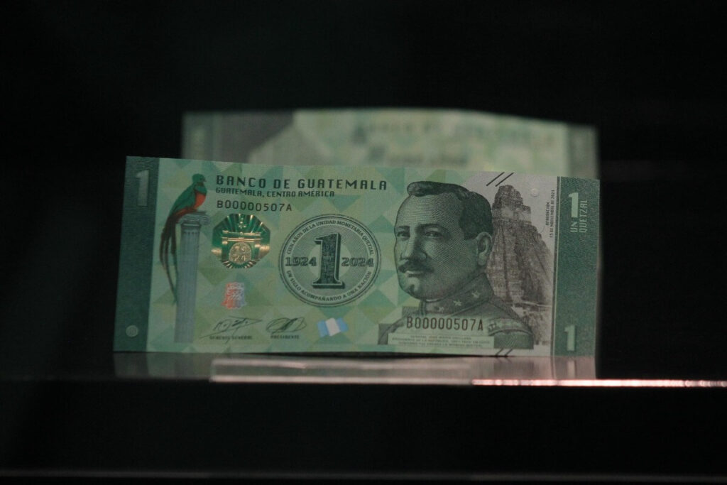 Desde el año 1924 el quetzal ha circulado en Guatemala como la moneda nacional.