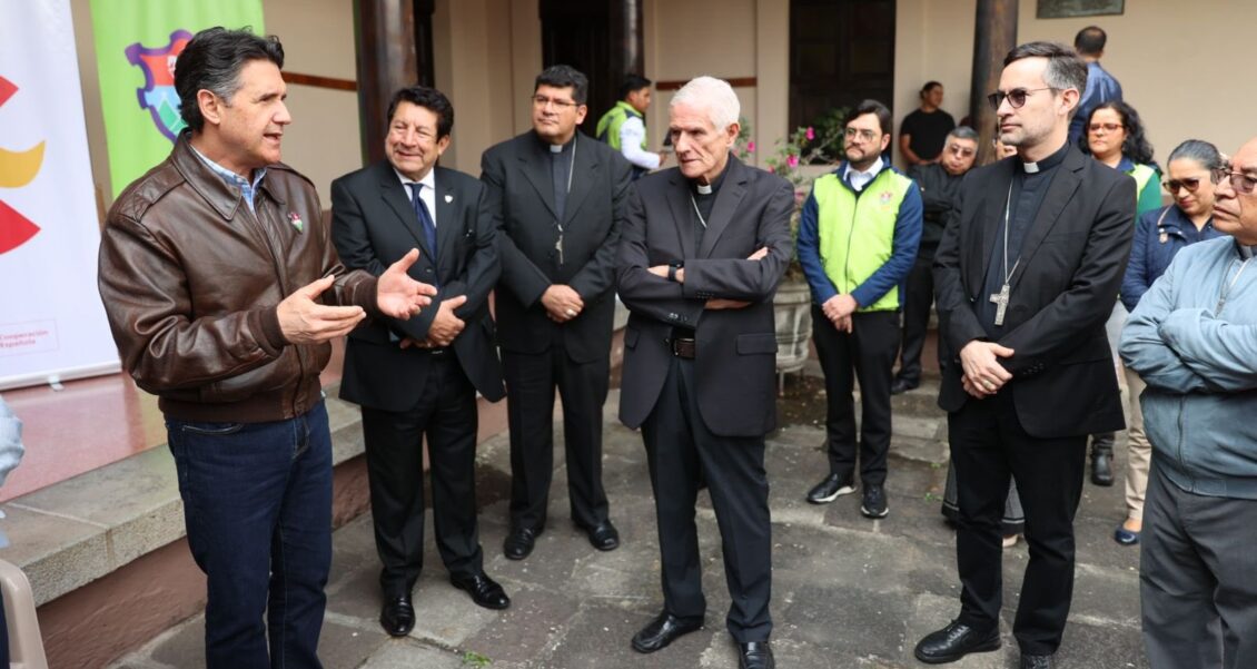 Alcalde Ricardo Quiñónez impulsa la revitalización del Atrio de la Catedral Metropolitana