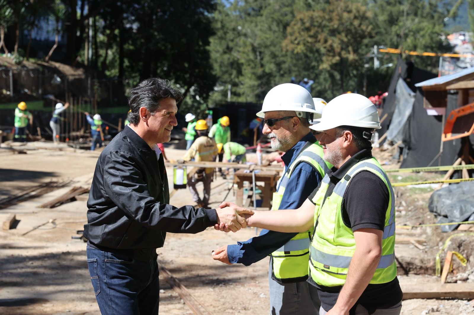 Alcalde Ricardo Quiñónez realiza avances en el Puente Adolfo Mijangos