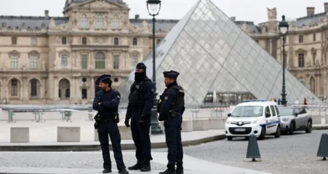 Museo del Louvre: autoridades buscan a los responsables del robo de joyas