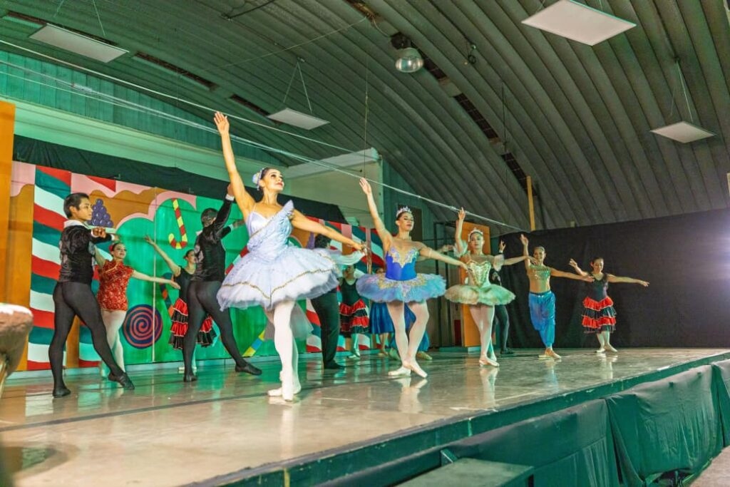 “El Cascanueces” cautivó al público en San Lucas Sacatepéquez