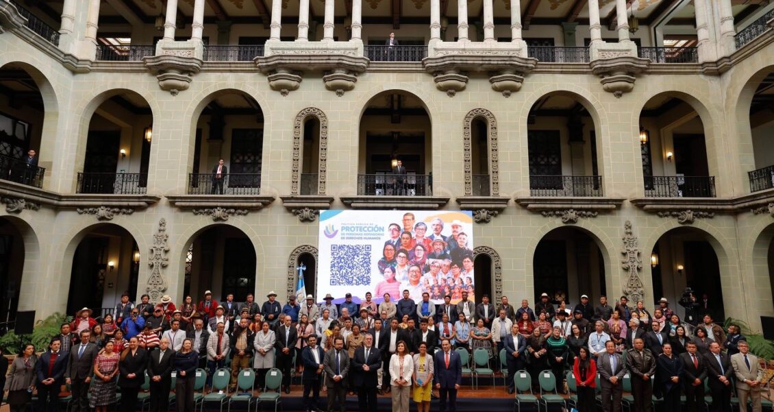 Guatemala oficializa política para resguardar a defensores