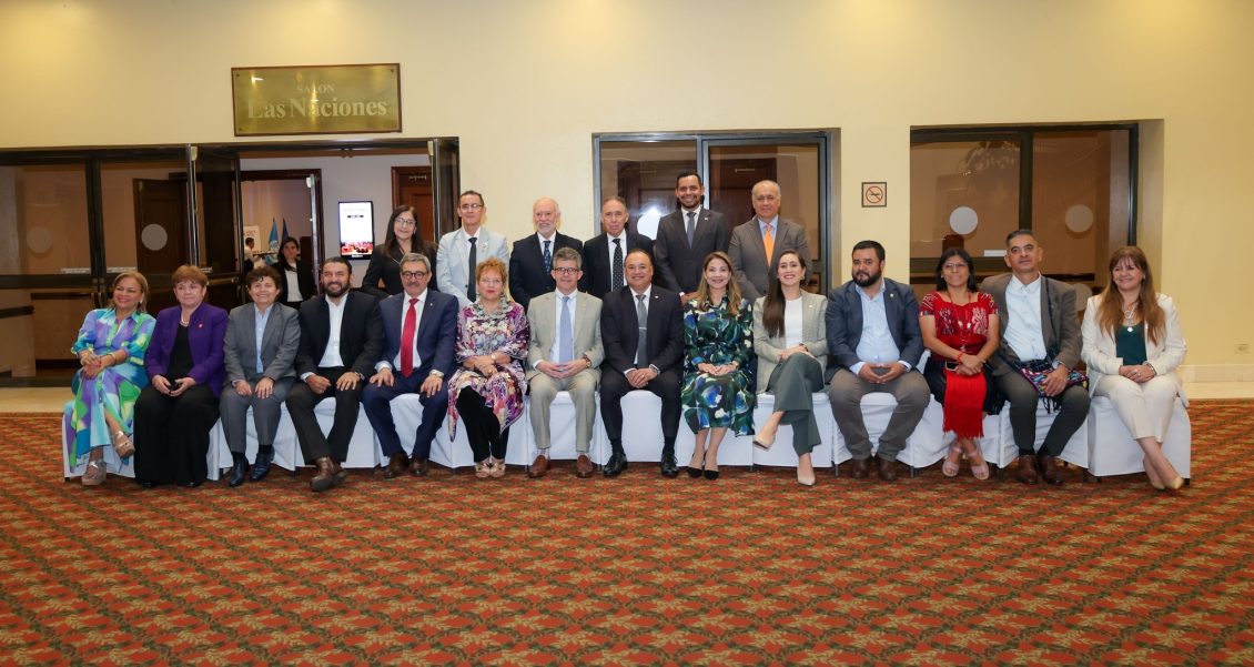 Guatemala reúne a parlamentarios de toda América