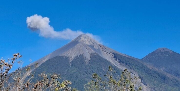 Se activó una alerta por actividad en el volcán de Fuego: esto debes saber.