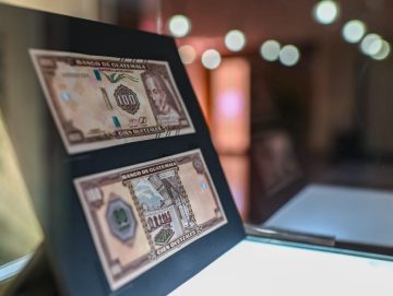 Nuevo billete de Q100 celebra al Banco de Guatemala