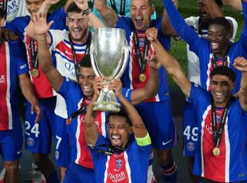 PSG se impone 2-1 al Aston Villa en la Supercopa de Europa