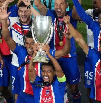 PSG se impone 2-1 al Aston Villa en la Supercopa de Europa