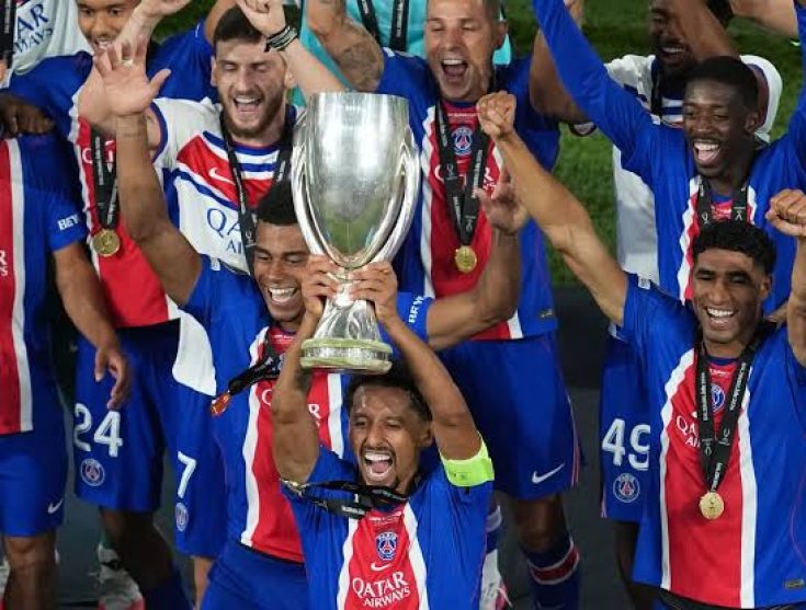 PSG se impone 2-1 al Aston Villa en la Supercopa de Europa