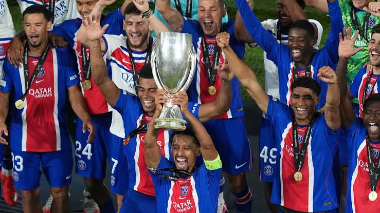 PSG se impone 2-1 al Aston Villa en la Supercopa de Europa
