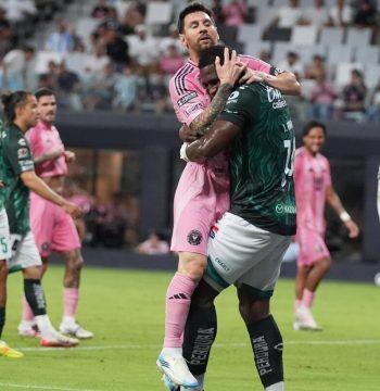 Messi vuelve tras la muerte de su padre y pierde ante León