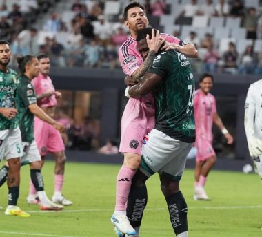 Messi vuelve tras la muerte de su padre y pierde ante León
