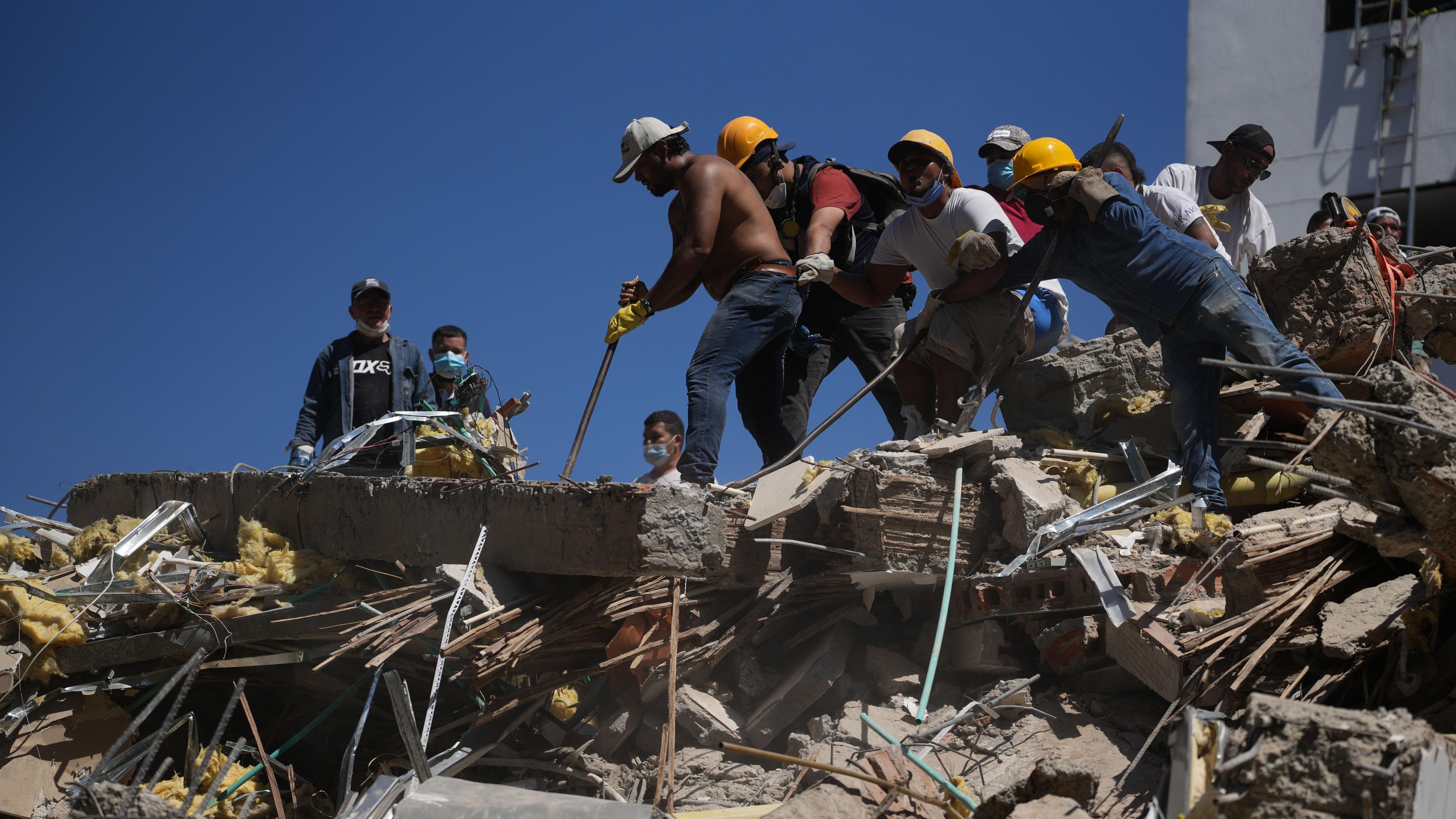Colombia intensifica rescates tras terremoto de 7.4 grados