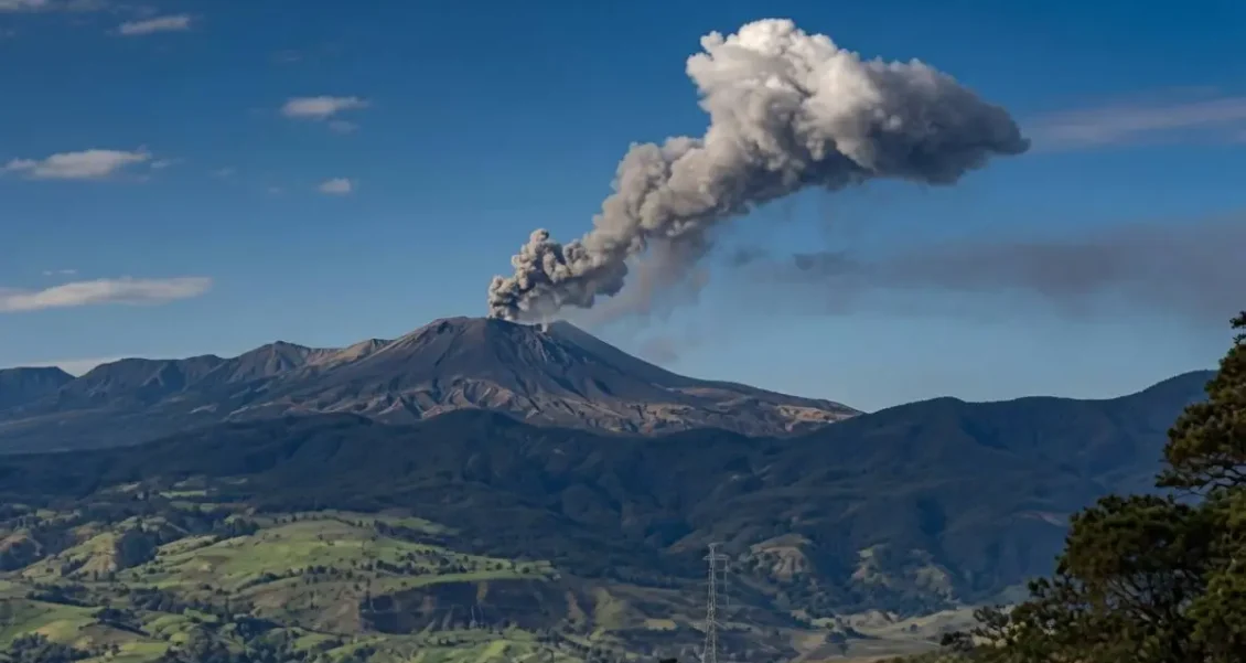 Volcán Puracé emite ceniza y afecta vuelos en Popayán hoy