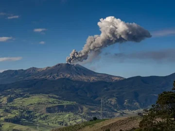 Volcán Puracé emite ceniza y afecta vuelos en Popayán hoy