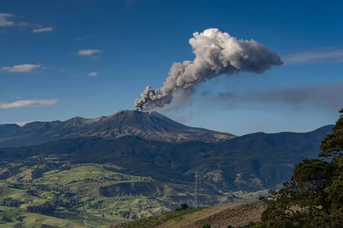 Volcán Puracé emite ceniza y afecta vuelos en Popayán hoy