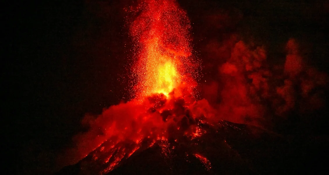 Volcán de Fuego activa alerta naranja tras fuerte erupción