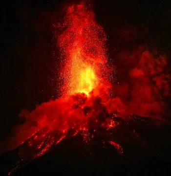Volcán de Fuego activa alerta naranja tras fuerte erupción