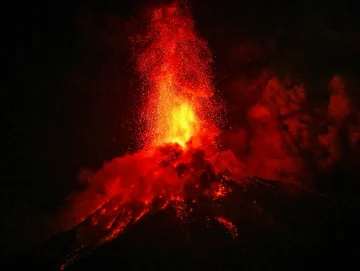 Volcán de Fuego activa alerta naranja tras fuerte erupción