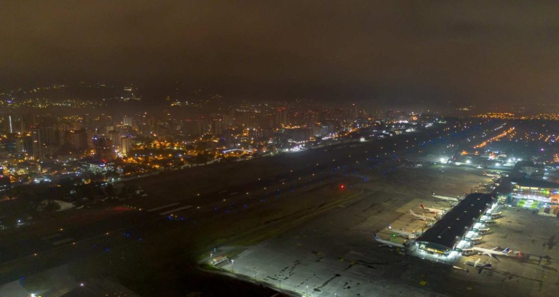 Modernizan el sistema de luces de pista de La Aurora