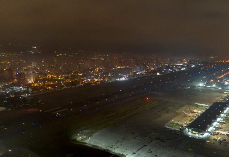 Modernizan el sistema de luces de pista de La Aurora