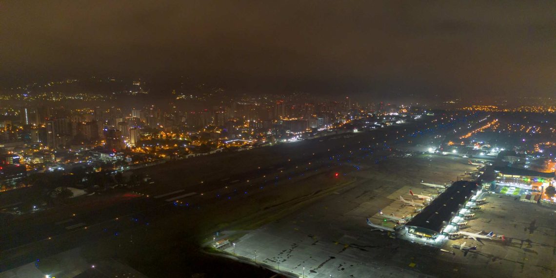 Modernizan el sistema de luces de pista de La Aurora