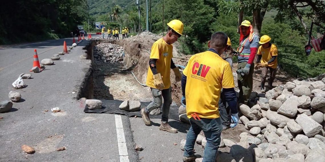 CIV atiende emergencias por lluvias en la red vial hoy
