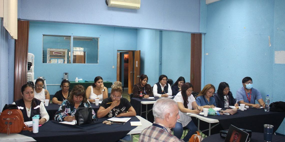 Capacitan a salubristas en la detección temprana del cáncer