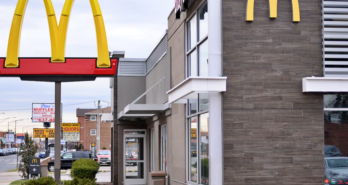Protestas y bloqueos llevan a McDonald’s a cerrar restaurantes