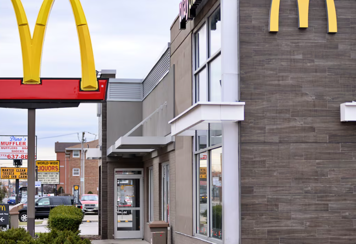 Protestas y bloqueos llevan a McDonald’s a cerrar restaurantes