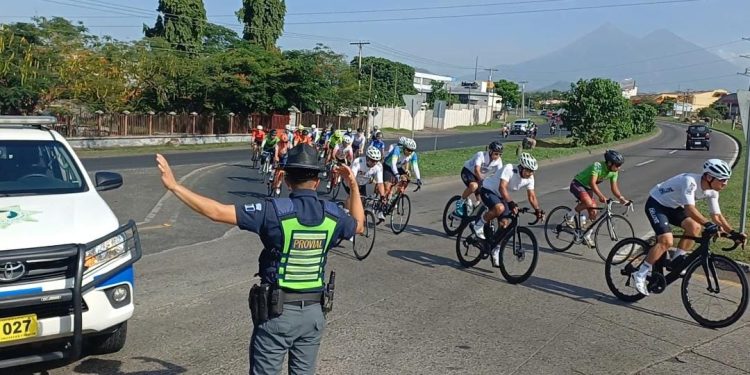 Protegen a ciclistas en las carreteras de Guatemala hoy