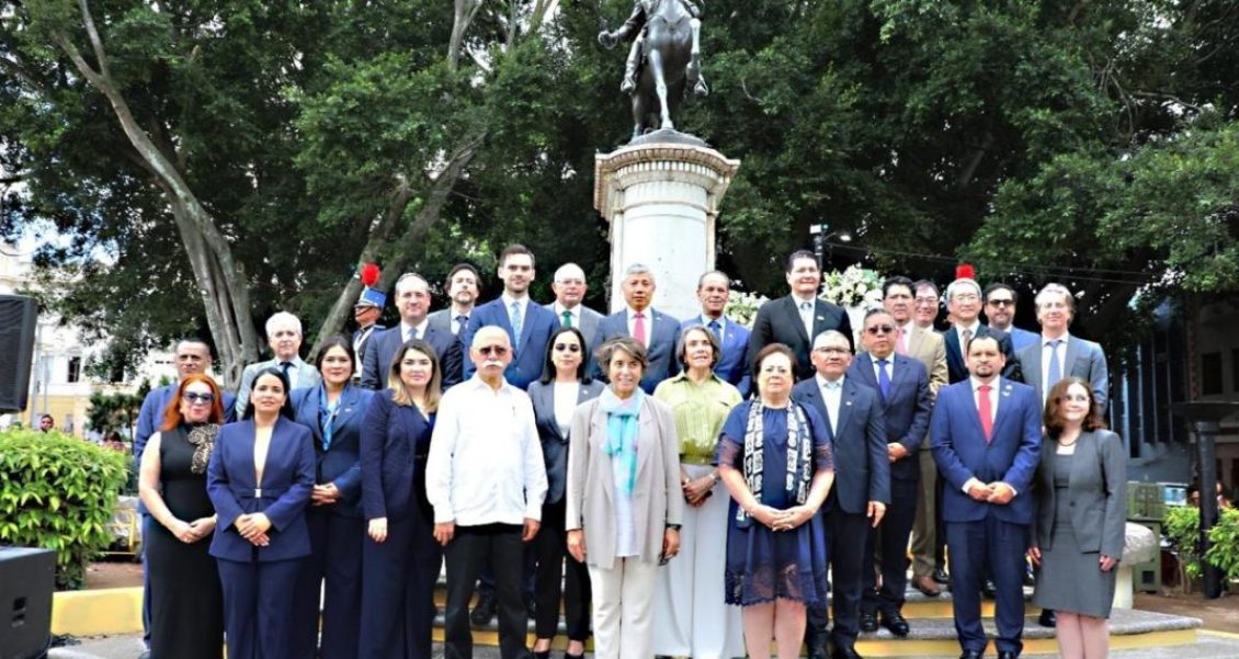 Independencia centroamericana embajadas Honduras en acto