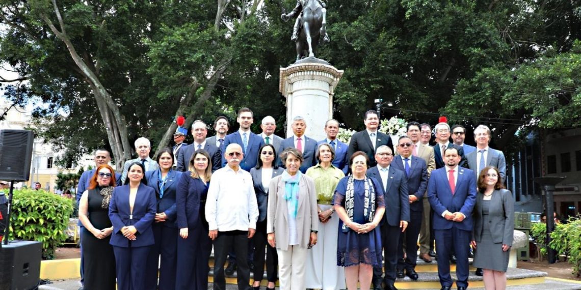 Independencia centroamericana embajadas Honduras en acto