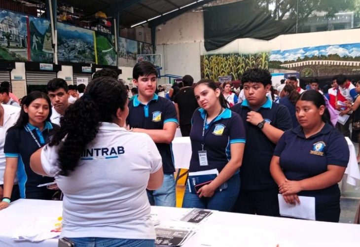 Jóvenes de 4 departamentos reciben orientación laboral