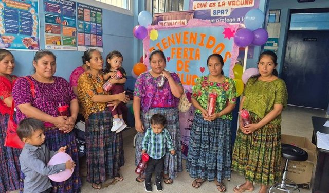 Brindan orientación en planificación familiar a madres