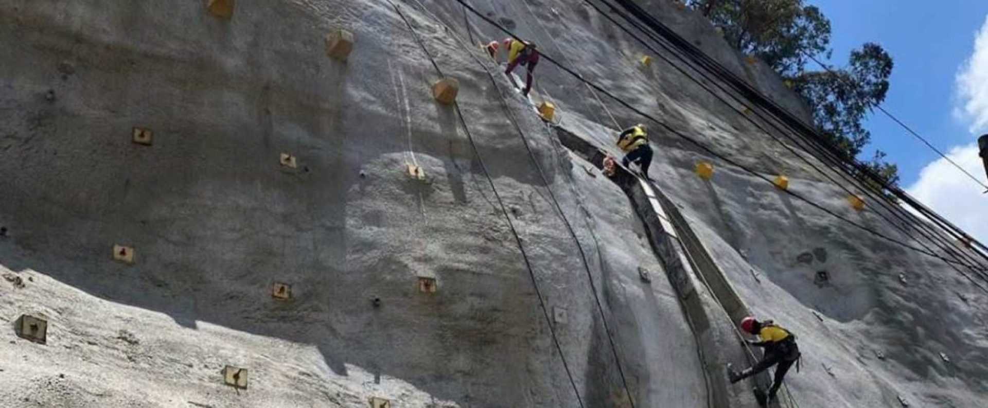 Avanzan obras en cuesta de Villalobos para mayor seguridad