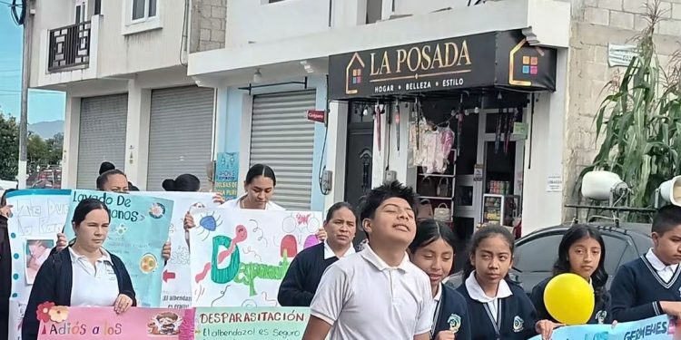 Vacunación y desparasitación protegen a estudiantes